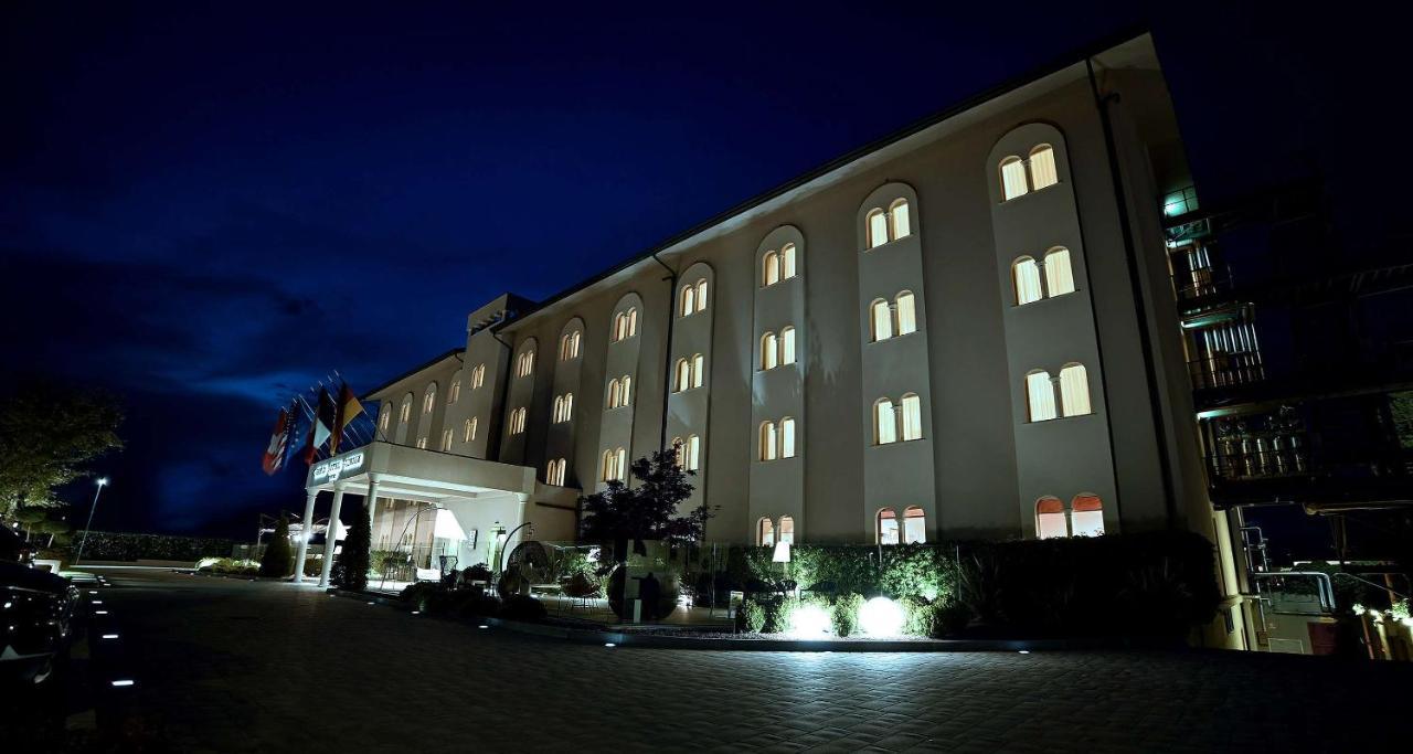 Best Western Grand Hotel Guinigi Лука Екстериор снимка